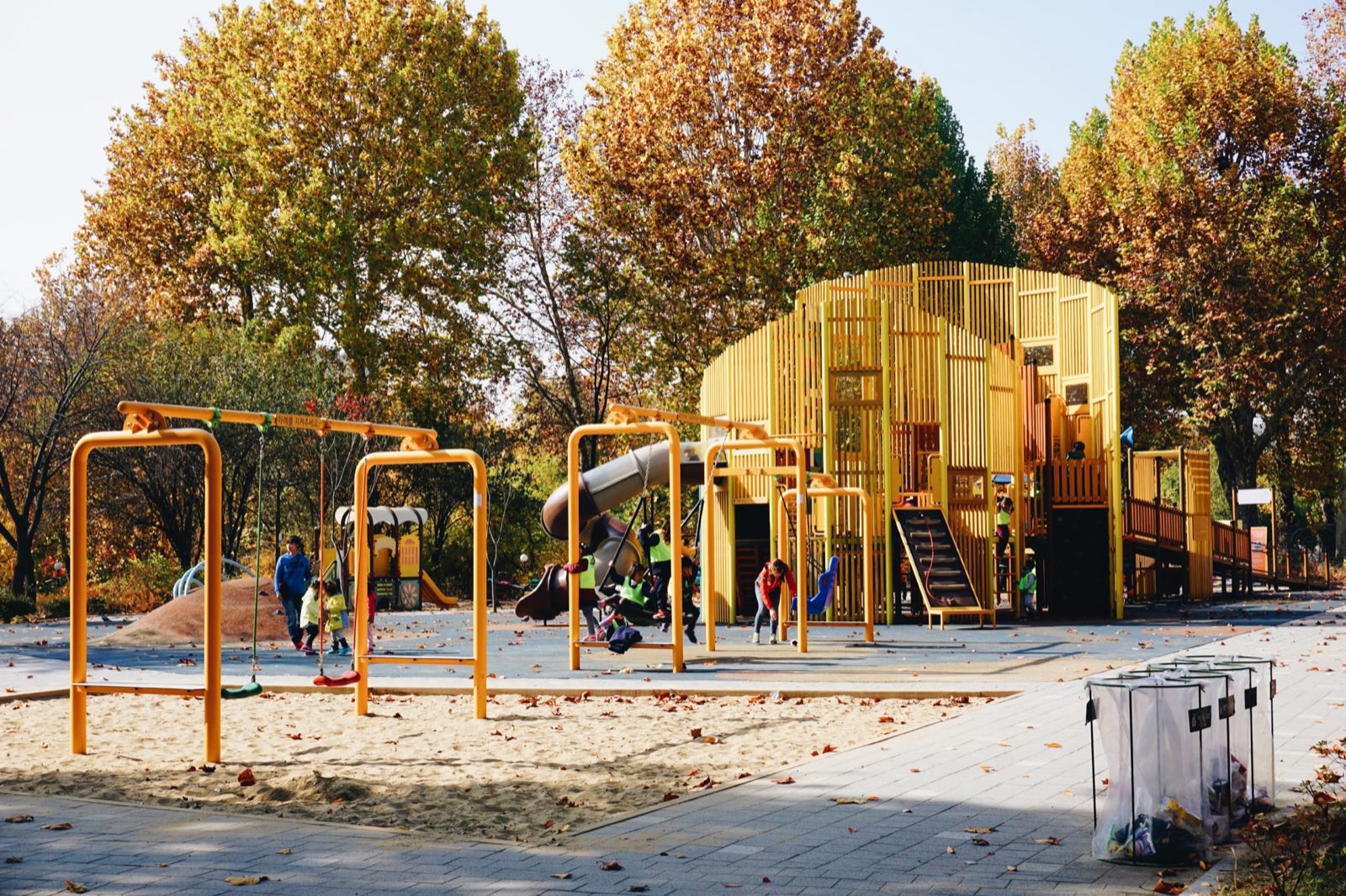 Zona de juegos infantil junto a la Torre 3